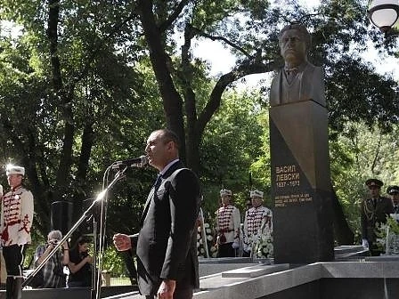 Президентът Радев: Левски продължава да живее