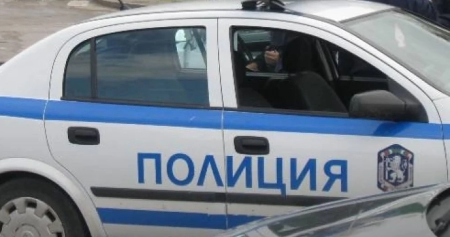 Шофьор наби двама служители на ДАИ      