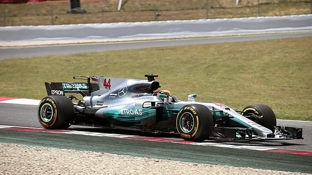 Хамилтън отсече най-добро време на тренировката във Великобритания
