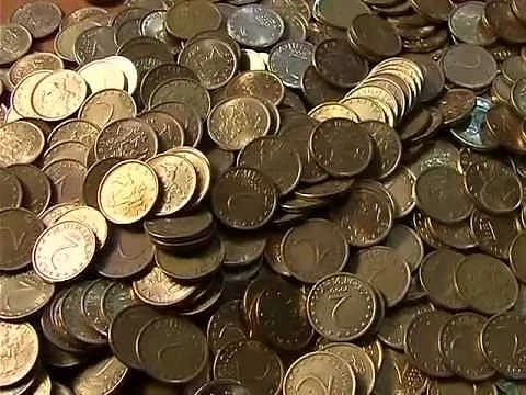 Мъж плати парното си с 65 кг. стотинки