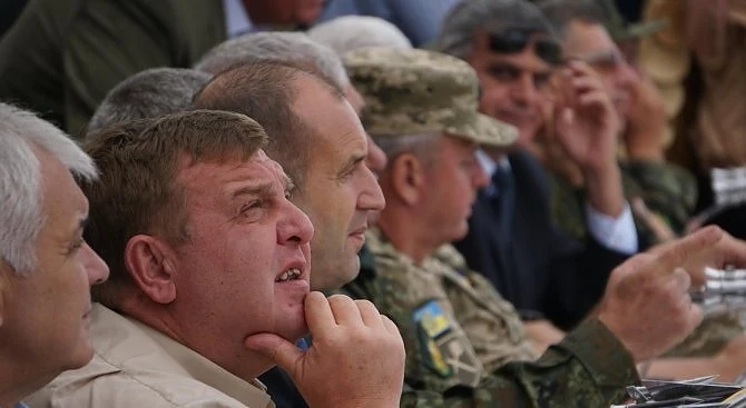 Президент, министри и генерали присъстваха на стрелбите на учението \