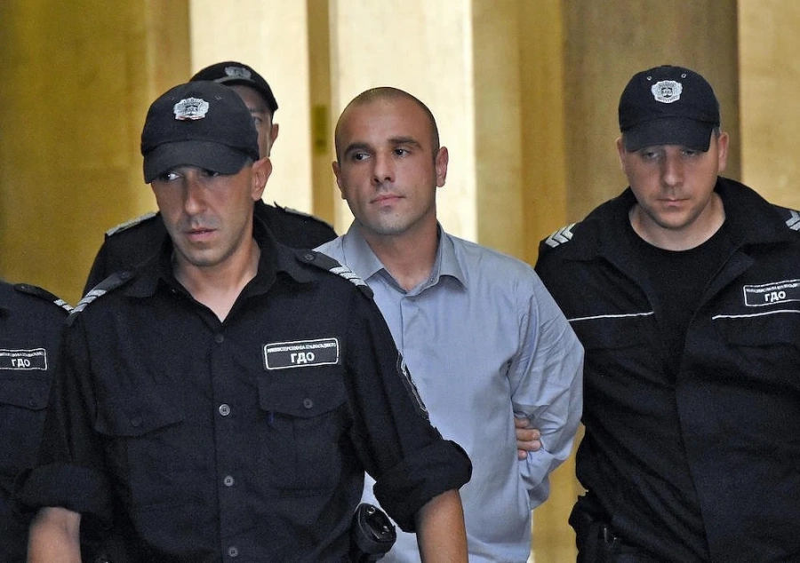 Убиецът на студентката Виола е наръгал съкилийника си в окото