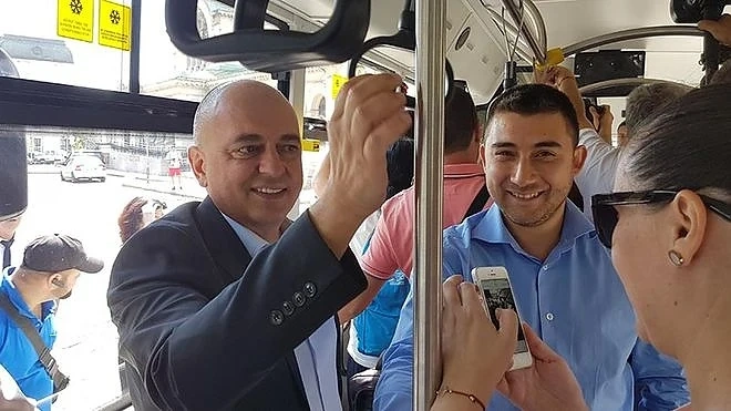 Зам.-министър се качи на новите екоавтобуси