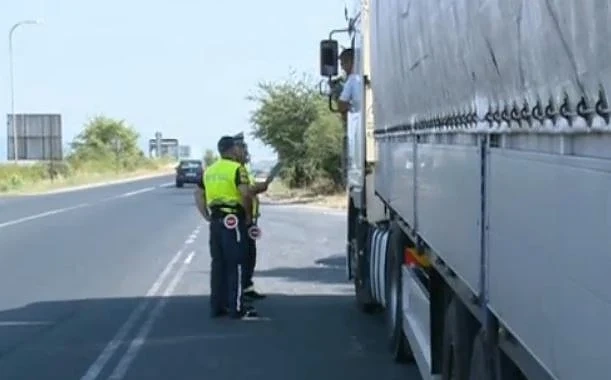 Проверки в цялата страна на тежкотоварни автомобили и автобуси 