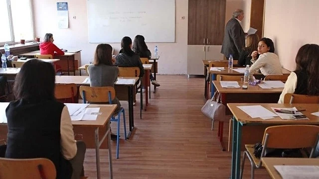 МОН предлага изпитите след 7 и 12 клас да са провеждат на различни дати