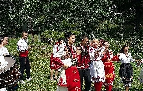 Красимир Каракачанов омъжи дъщеря си в народна носия 