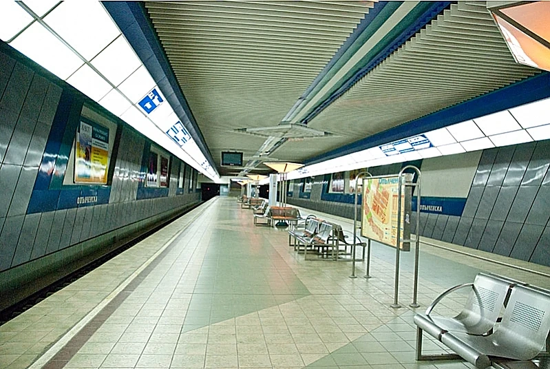 Асансьор на метростанция в \