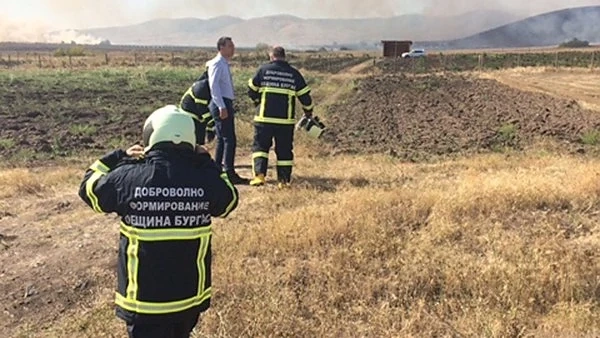 Овладяха пожара в Бургаско