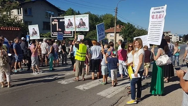 Протестиращи блокират главен път E-79 между Владая и Княжево