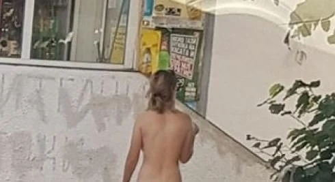 Чисто гола жена се разхожда по бургаските улици (СНИМКА 18+)