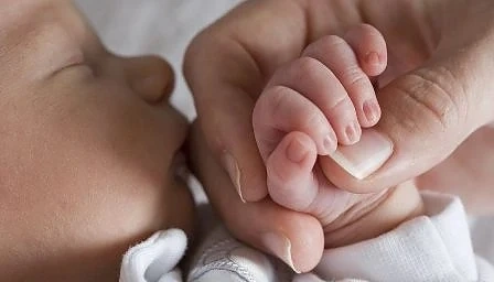 България и Румъния са на първо място в ЕС по раждания на деца от деца