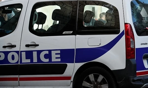 В Марсилия кола се вряза в автобусна спирка