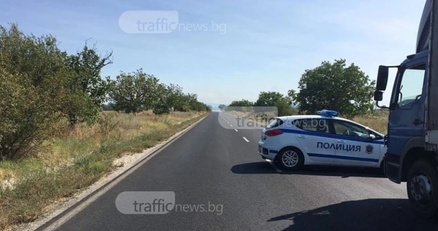 Камион превозващ бутилки с метан изгоря 