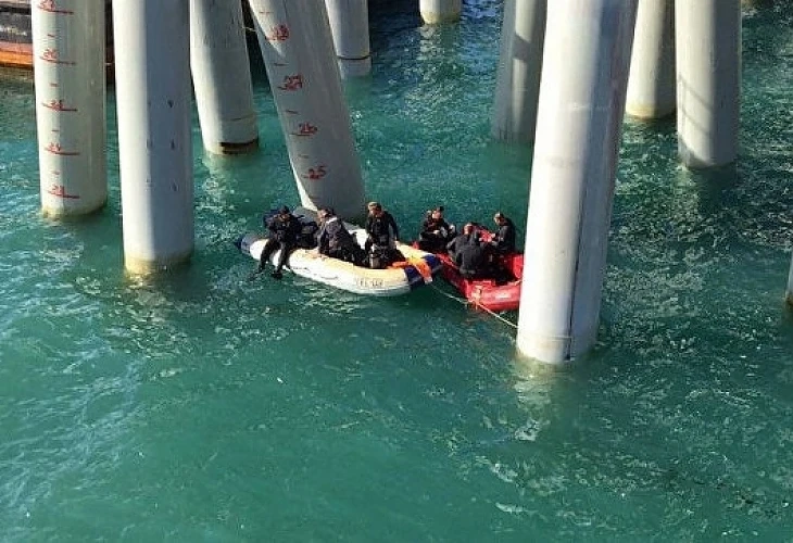 14 загинали при падане на автобус в морето в Русия