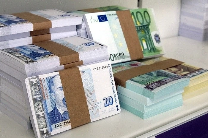 НАП започва проверки на компании с твърде много пари в брой в касите