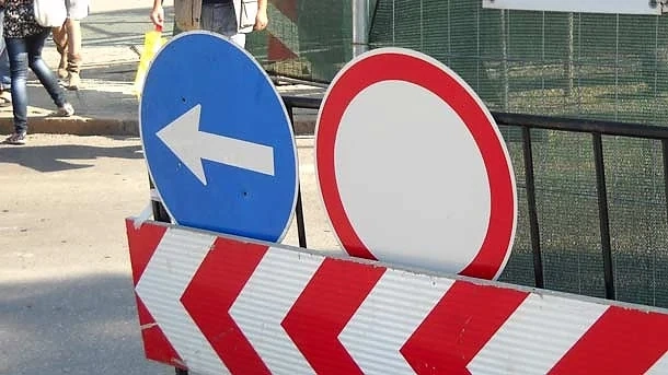 Временната организация на движение за ремонт на бул. „Прага“ продължава до 24 часа днес