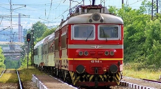 Влаковете между Пловдив и Стара Загора спират от днес