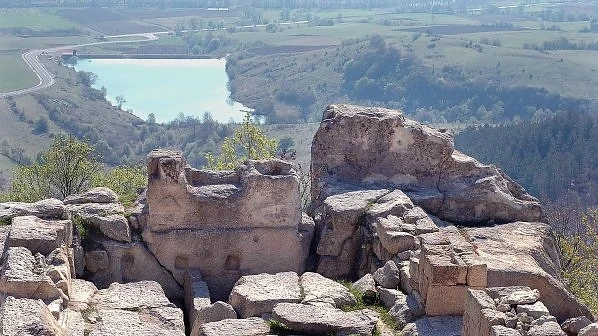 250 000 туристи годишно минават през Перперикон и Царевец