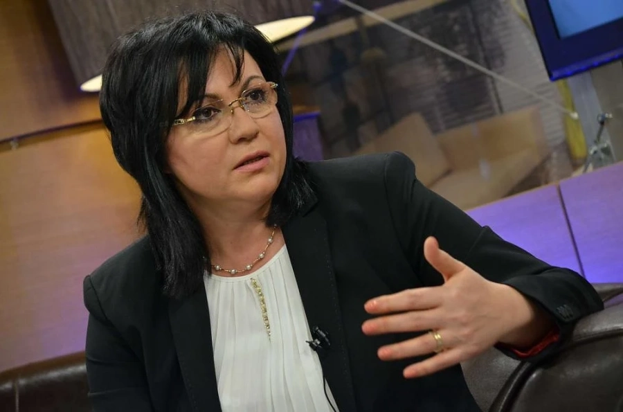 Корнелия Нинова претърпя пътен инцидент 