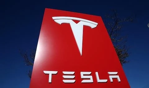 Показват камионът на Tesla до месец 