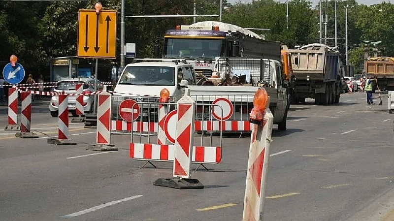 Пускат движението по \