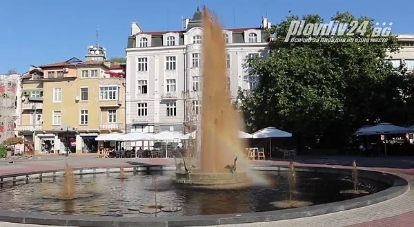 Кока Кола бликна от фонтана в Пловдив