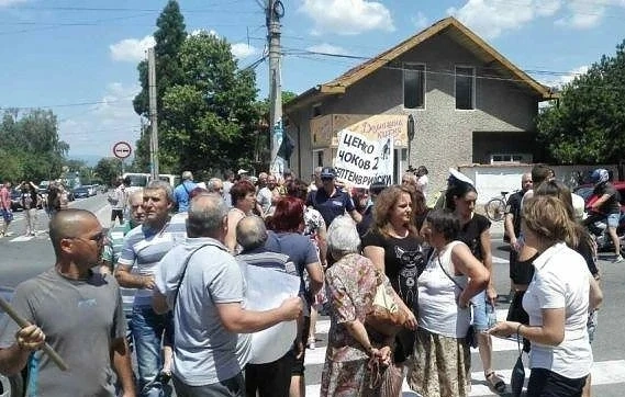 Жители на Септември се вдигнаха на протест срещу кмета Марин Рачев