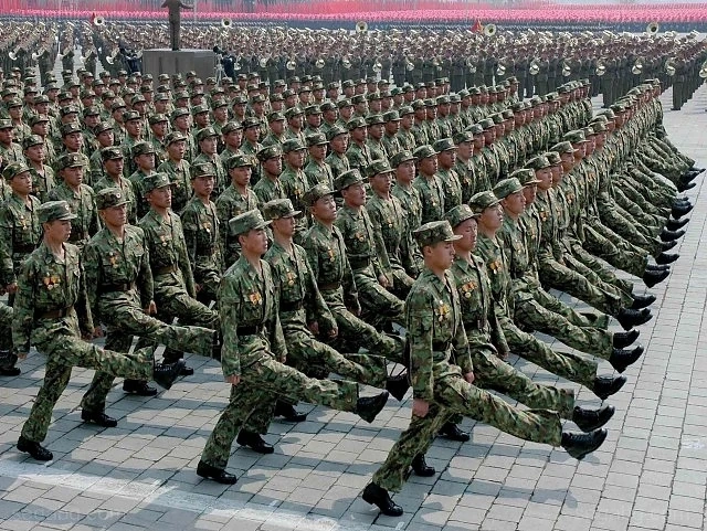 Великобритания разработва „боен план“ за война със Северна Корея