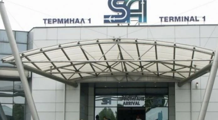 Добре дошъл на Терминал 1 – терминала на бедните. Той не е просто отвратителен, той е и унизителен