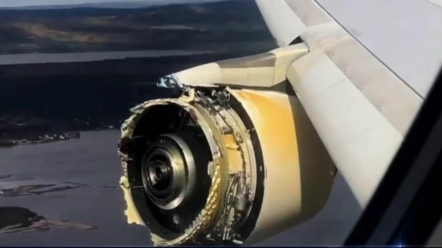 Властите в САЩ разследват причината за разпадналия се двигател на Airbus SE A380 