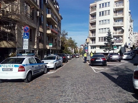 Мъж стреля напосоки в центъра на София
