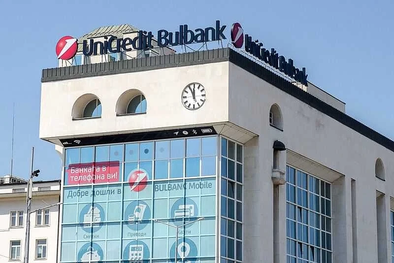 Голям скандал! Уникредит въведе трети пол