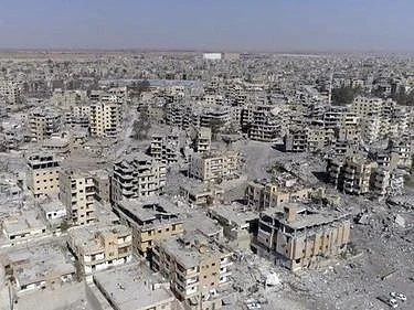 Трагични кадри от останките на град Рака 