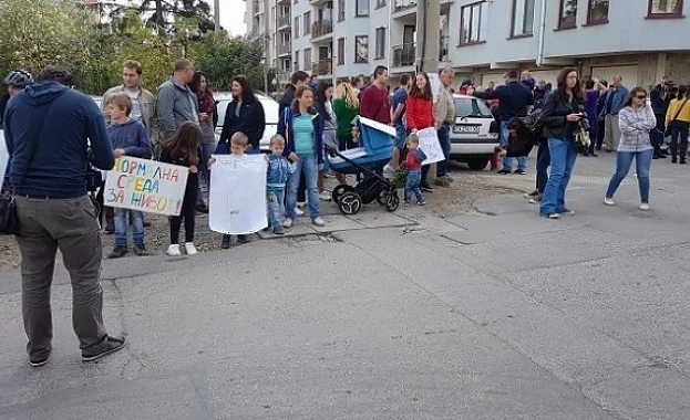 Жителите на „Манастирски ливади“ протестират