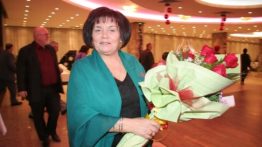 Такева е новата Цола Драгойчева