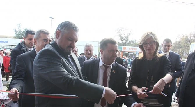  Екатерина Захариева откри българско консулство в Тараклия
