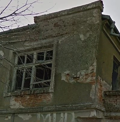 Англичани превърнаха изоставено училище в свой дом 