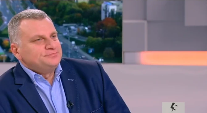  Курумбашев: Борисов иска да е нещо средно между Ердоган и Путин