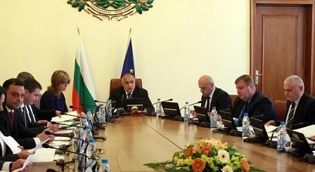 Борисов лети за Брюксел с всички министри