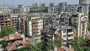Жилищата у нас - все по-празни, но все по-скъпи