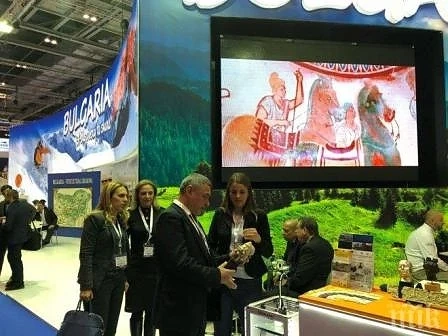 Валери Симеонов рекламира България на туристическо изложение в Лондон (СНИМКИ)