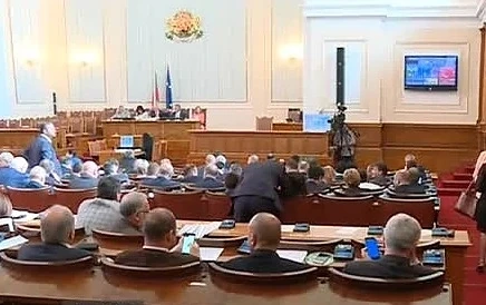 Депутатите избират нов председател на Народното събрание 
