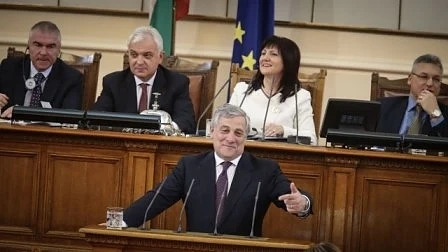 Гаф с превода прекъсна речта на Антонио Таяни пред депутатите
