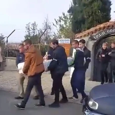 Десетки деца изпратиха убития на пешеходна пътека Костадин