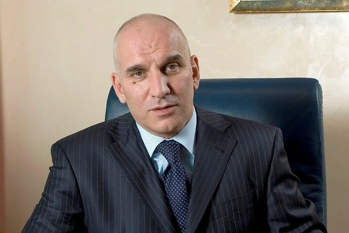 Искат оставката на шефа на  Уникредит Булбанк