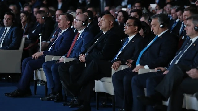Борисов пристигна на среща на лидерите от ЦИЕ и Китай
