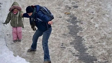 Заледените улици в София започнаха да пълнят „Пирогов”