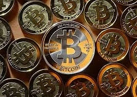 Биткойнът се изстреля и над 11 000 долара, но за кратко