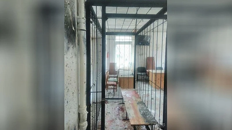 Почернен баща хвърли две гранати в украински съд 