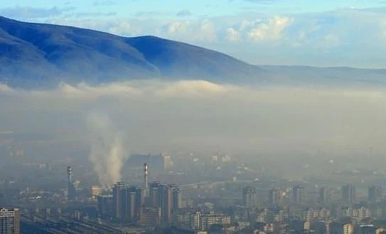 Опасно мръсен въздух в София снощи